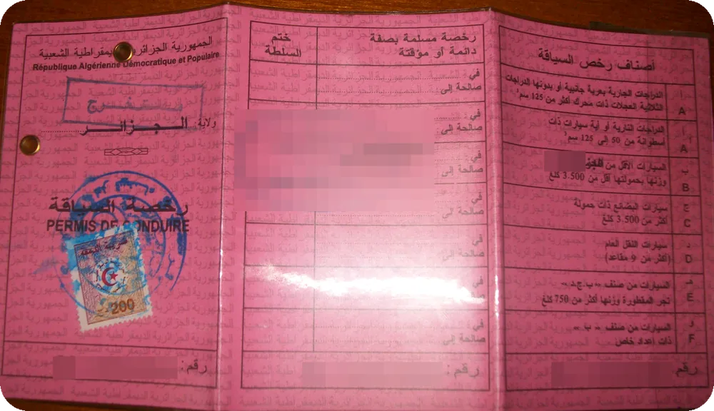 Carnet de Argelia con los datos tapados