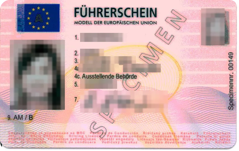 Carnet de Austria con los datos tapados