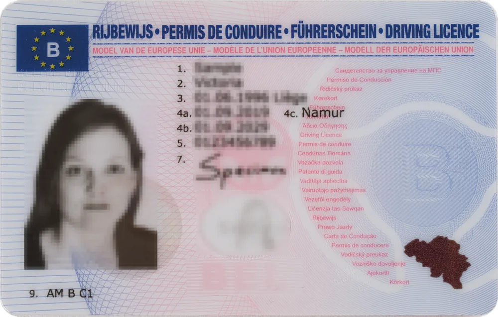 Carnet de Bélgica con los datos tapados