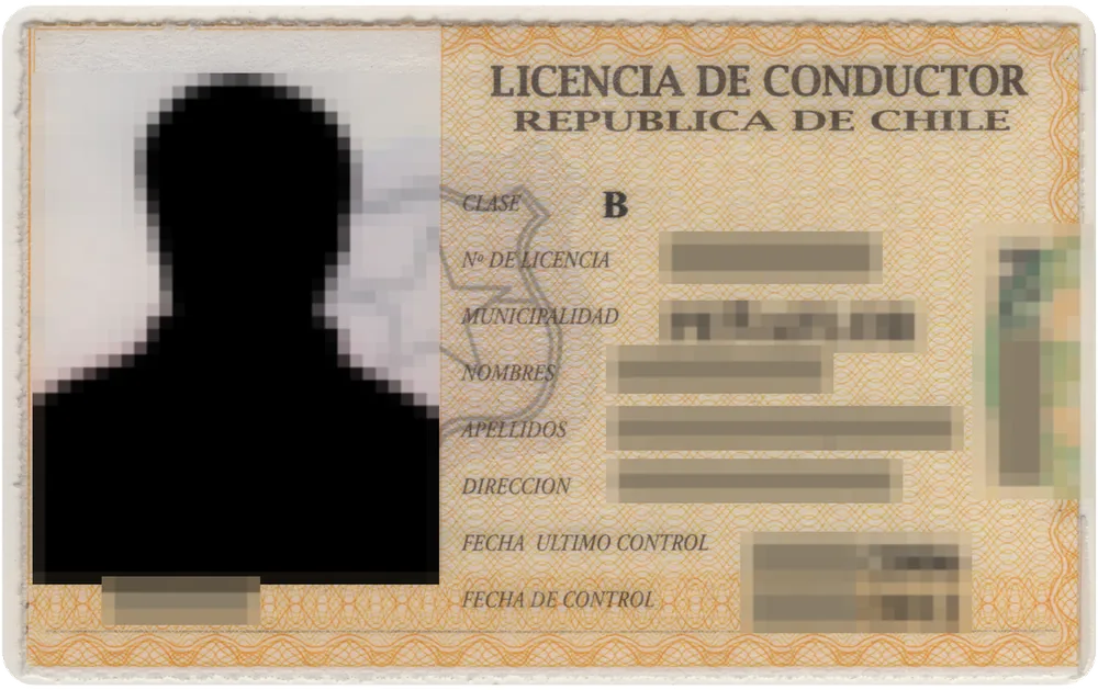Carnet de Chile con los datos tapados