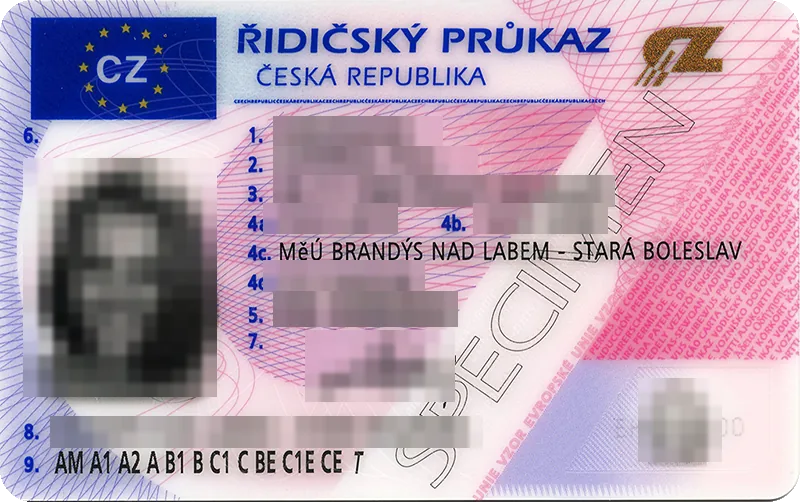 Carnet de República Checa con los datos tapados